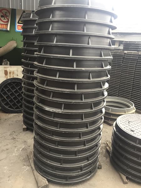 玻璃鋼井蓋模具是用于制造玻璃鋼井蓋的工具，玻璃鋼井蓋模具，玻璃鋼井蓋